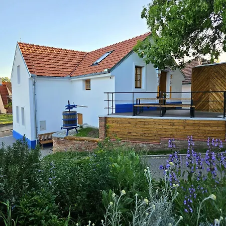 Daire Pod Vinohradem - & Vinne Sklepy