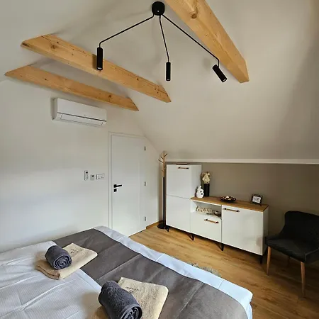 Pod Vinohradem - & Vinne Sklepy Apartment Mutenice